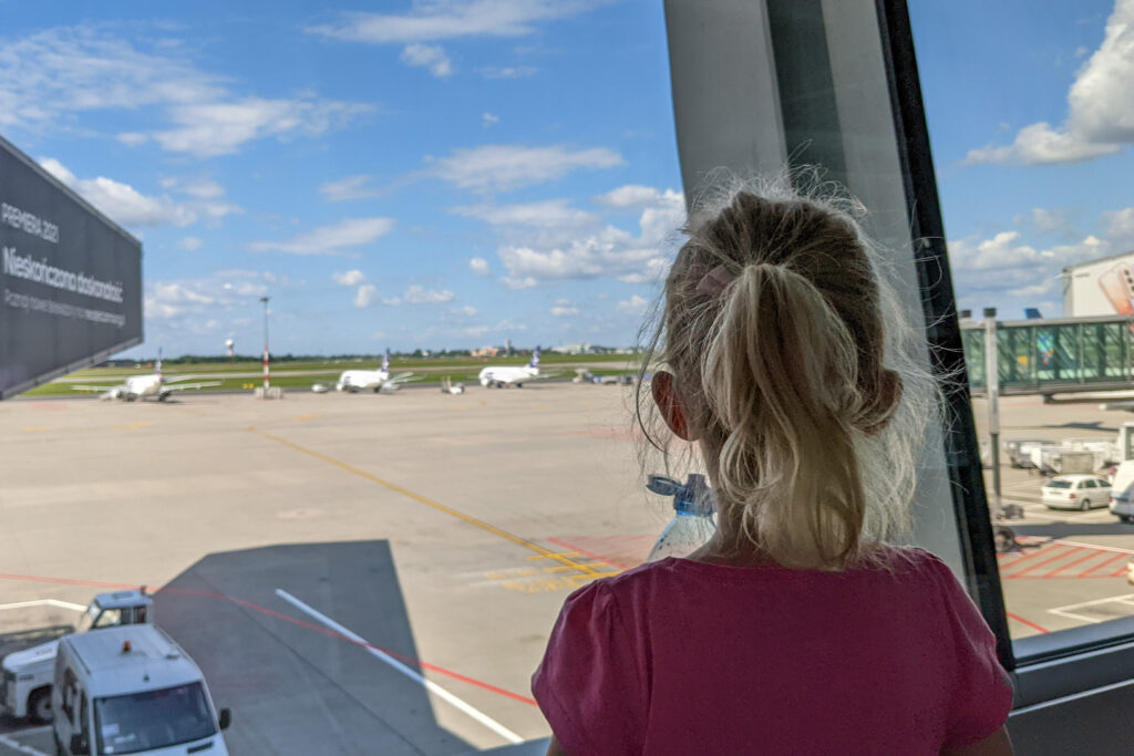 Lotnisko Chopina w Warszawie - czekamy na spóźniający się samolot