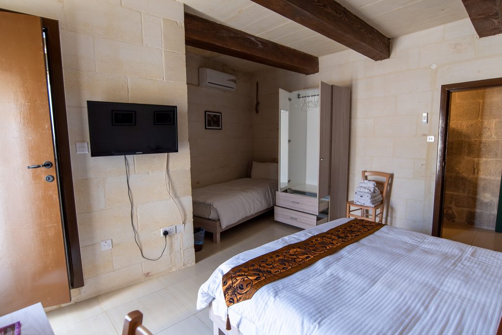 Gozo - Ta’ Pinu Bed and Breakfast - pokój trzyosobowy