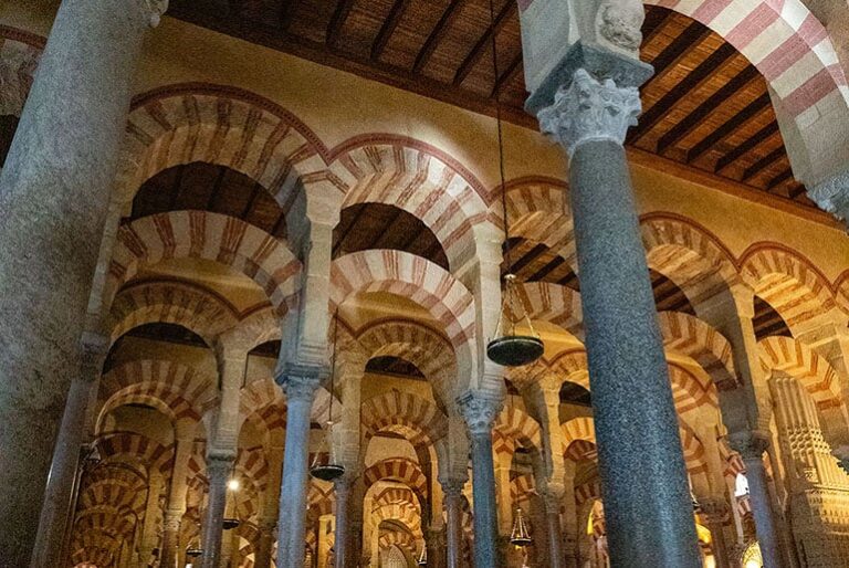 Kordoba - La Mezquita i jej charakterystyczne łuki
